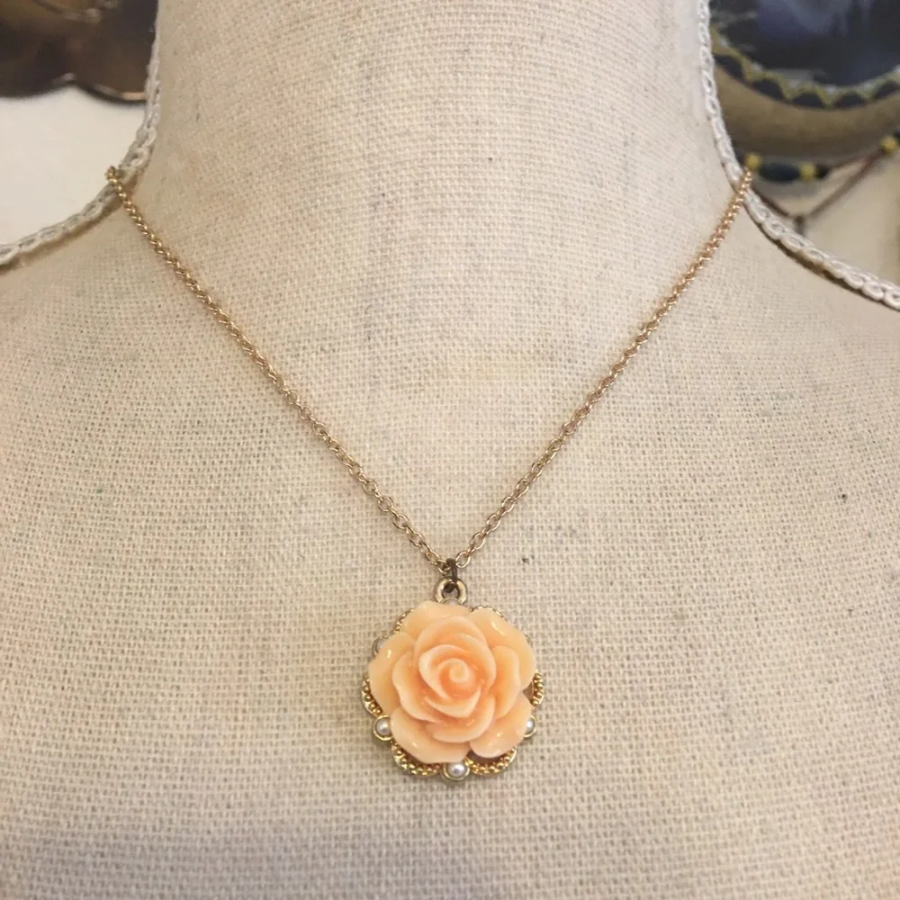 Victorian style resin peach rose pendant necklace